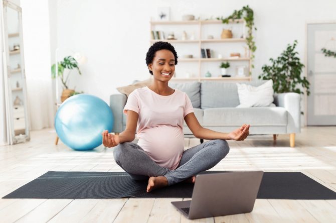 pregnant-yoga